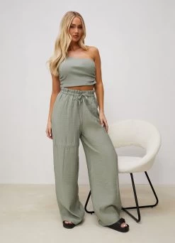 Gym King Asymmetric Crop - Dusky Sage 21 Gym King Asymmetric Crop - Dusky Sage -Fit Wear Shop ASYMMETRICCROP SIGNATUREWOVENTROUSERS DUSKYSAGEWST A2ARMWTB A2ANJ 351
