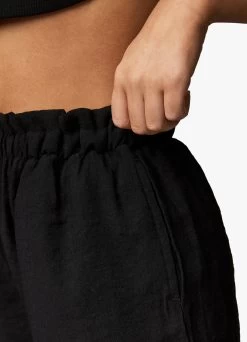 Gym King Signature Woven Short - Black 26 Gym King Signature Woven Short - Black -Fit Wear Shop CURVEDHEMVEST SHORTS BLACKWVS A29X7WSR A29WU 243