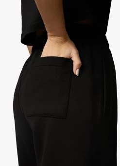 Gym King Established Relaxed Tracksuit - Black/White -Fit Wear Shop ESTCROPTEE JOGGER BLACK 277 a43aa87a 4176 46f6 8dac 3720e94b73b9