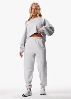 Gym King Move Your Way Crop Sweatshirt - Snow Marl 24 Gym King Move Your Way Crop Sweatshirt - Snow Marl -Fit Wear Shop MOVEYOURWAYSWEATSHIRT JOGGERS SNOWMARLWSS A2BW6WTB A2BWK42