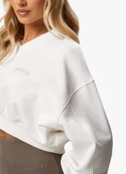 Gym King Refresh V Neck Crew - Cream 27 Gym King Refresh V Neck Crew - Cream -Fit Wear Shop REFRESHCROPCREW LEGGING CREAMWSS A2BSTWLG A2BTZ 61