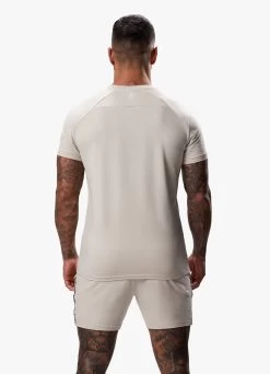 Gym King Taped Jersey Tee - Light Stone 19 Gym King Taped Jersey Tee - Light Stone -Fit Wear Shop TAPEDJERSEYTEE SHORT LIGHTSTONESST A2CIFSHR A2CIK215