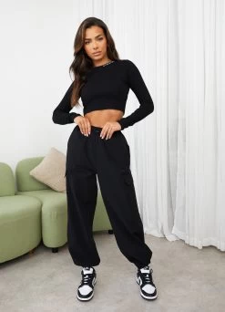 Gym King Utility Woven Cargo Pant - Black 20 Gym King Utility Woven Cargo Pant - Black -Fit Wear Shop UTILITYLSRIBCROPTOP JOGGER BLACKWLT A2AKOWTB A28UP 158