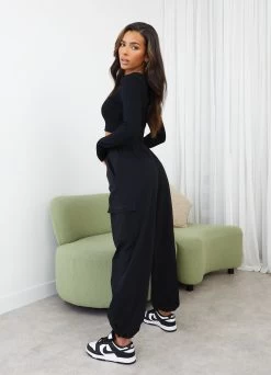 Gym King Utility Woven Cargo Pant - Black 21 Gym King Utility Woven Cargo Pant - Black -Fit Wear Shop UTILITYLSRIBCROPTOP JOGGER BLACKWLT A2AKOWTB A28UP 161