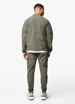 Gym King Utility Woven Tracksuit - Olive -Fit Wear Shop UTILITYWOVENBOMBER JOGGER OLIVE.TST A29EXTSB A29EZ 104
