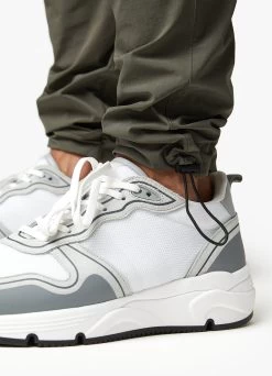 Gym King Utility Woven Cargo Pant - Olive -Fit Wear Shop UTILITYWOVENBOMBER JOGGER OLIVE.TST A29EXTSB A29EZ 110