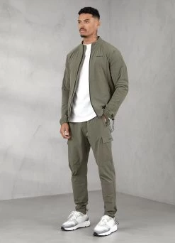 Gym King Utility Woven Bomber - Olive 20 Gym King Utility Woven Bomber - Olive -Fit Wear Shop UTILITYWOVENBOMBER JOGGER OLIVETST A29EXTSB A29EZ 62 WEB 43b7331e 4256 4f7e 87cb c5cf66554e3e