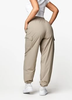 Gym King Utility Woven Tracksuit - Mocha -Fit Wear Shop UTILITYWOVENJACKET JOGGER MOCHAWTT A2BNIWTB A2BNJ 05 c5ffc7aa 64cc 4f1e 9f0a cf36d9d41aa8